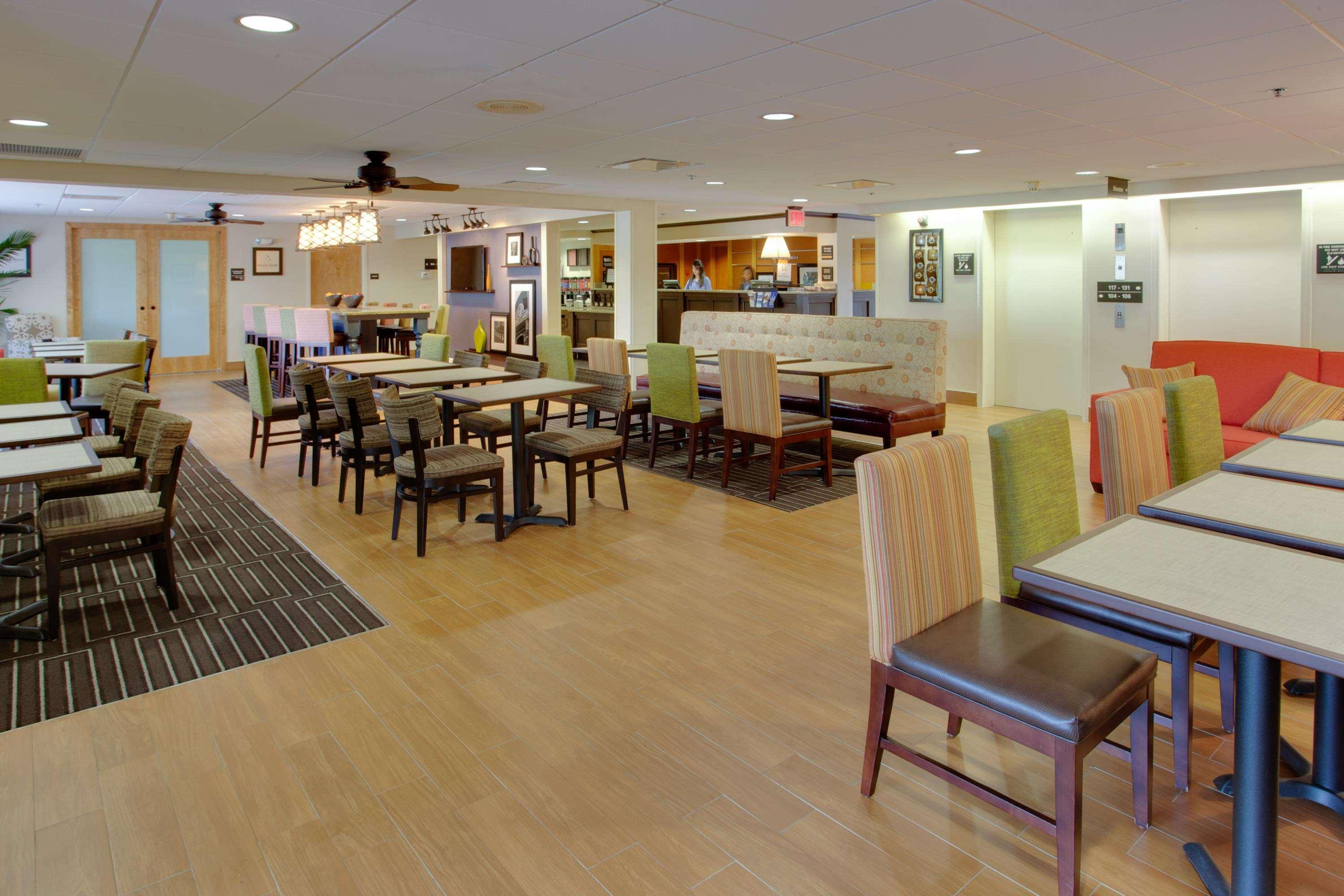 Hampton Inn Pittsburgh/Airport Moon Township Exterior photo