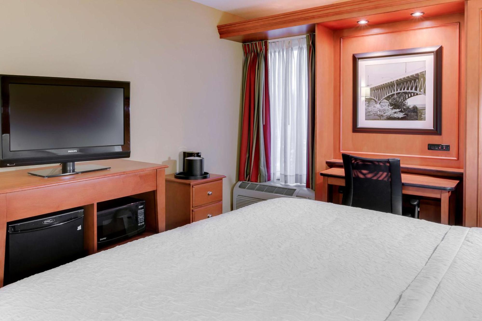 Hampton Inn Pittsburgh/Airport Moon Township Exterior photo