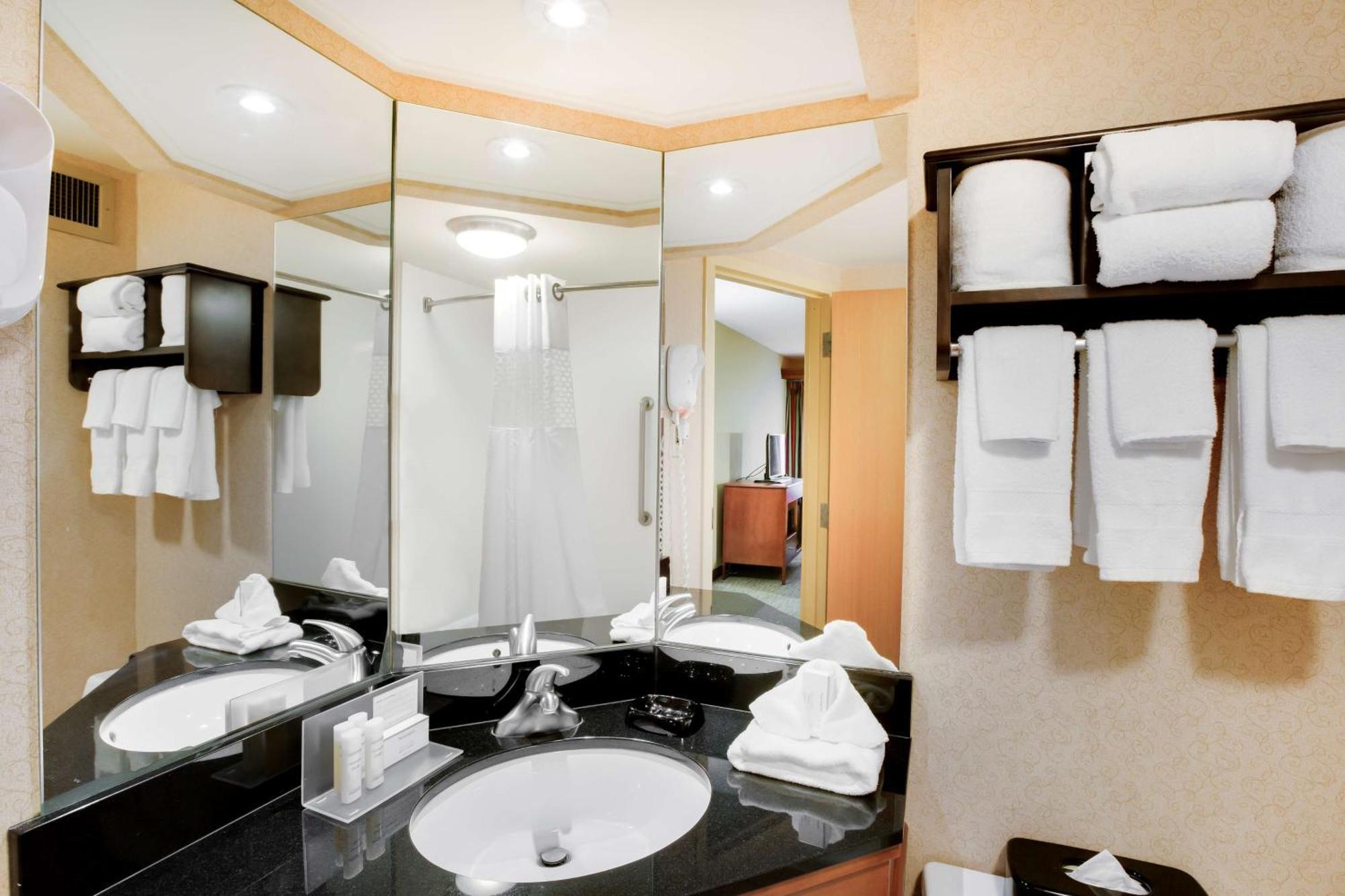 Hampton Inn Pittsburgh/Airport Moon Township Exterior photo