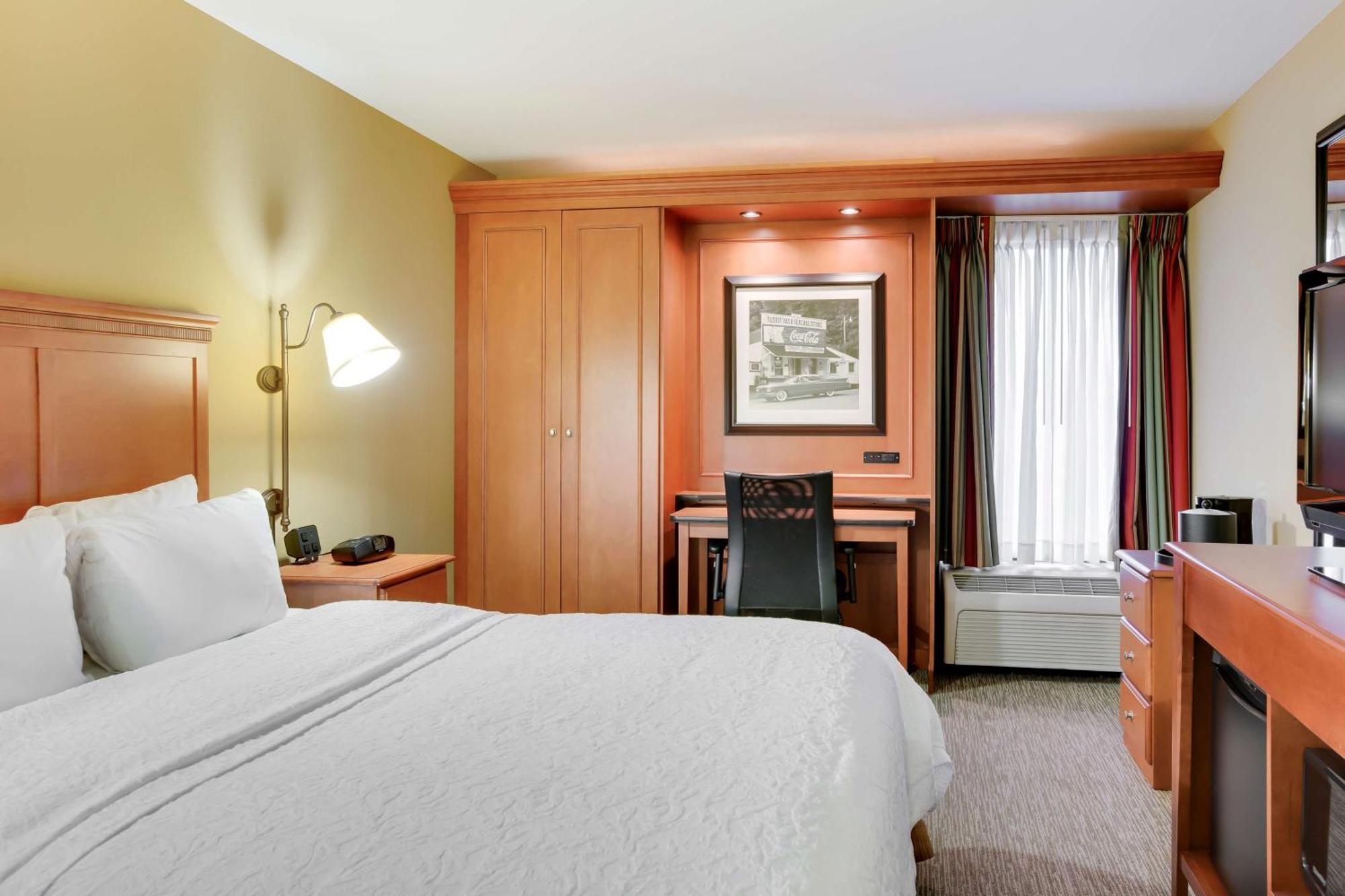 Hampton Inn Pittsburgh/Airport Moon Township Exterior photo