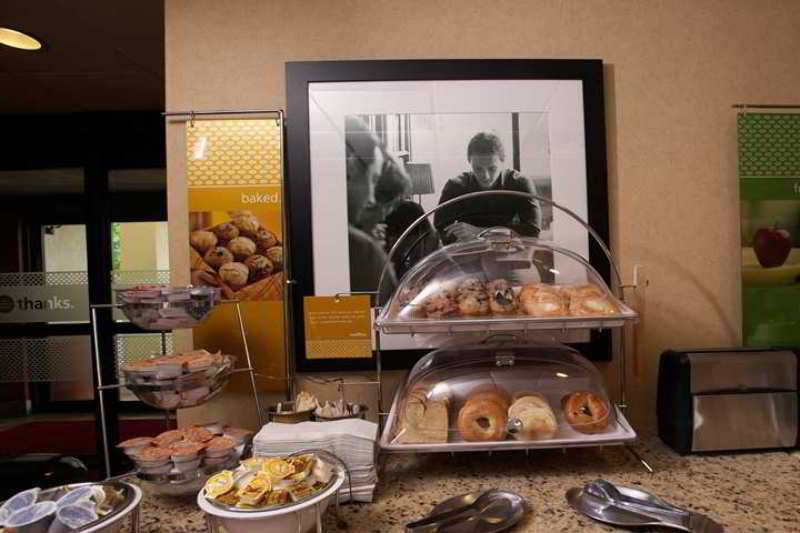 Hampton Inn Pittsburgh/Airport Moon Township Restaurant photo